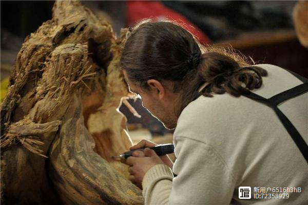 广西男子花200万买了根木头，半年后雕出15米雄狮：300万也不卖