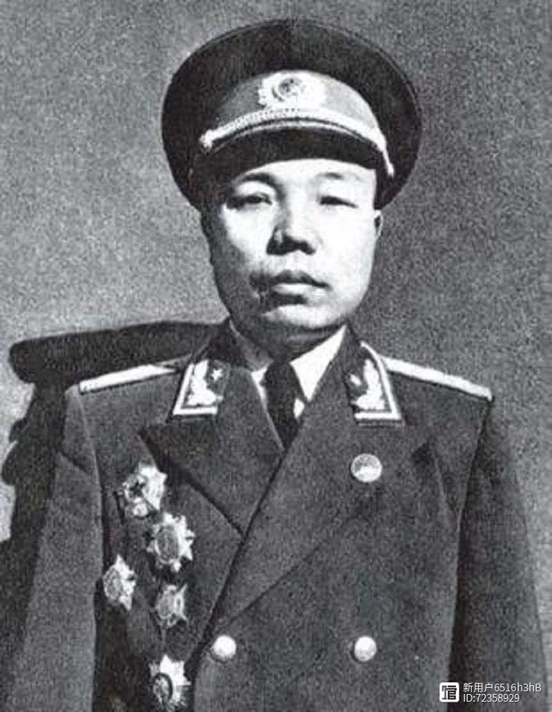 1950年肖华赴京上任，街上看到一香烟小贩：他是杀害黄骅的凶手！