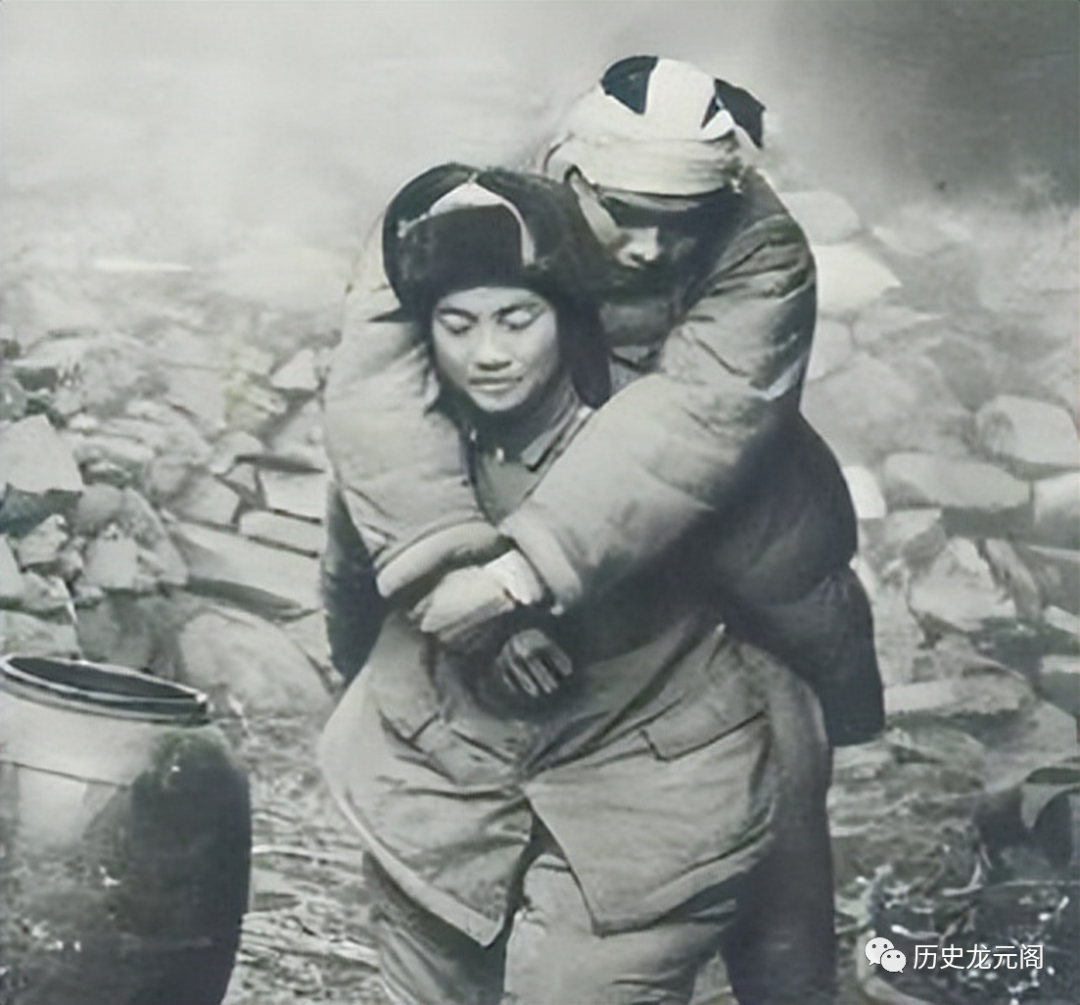1952年，抗美援朝女战士献花时突然拥抱毛主席，她的结局怎样？