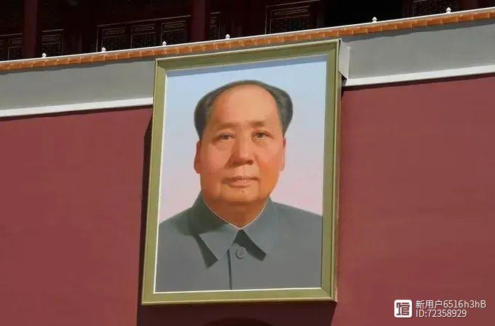 毛主席新画像挂上天安门，北京市民质疑道：主席耳朵怎么只有一只