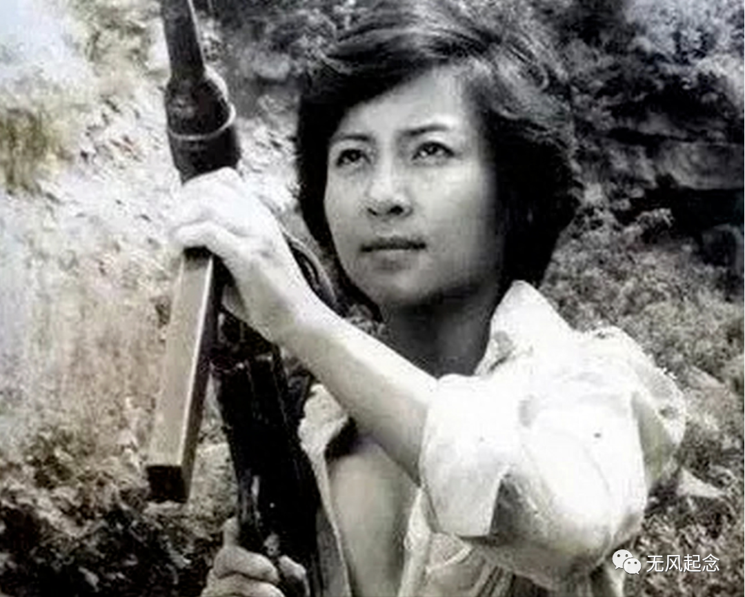 越南女兵投降时，为何会主动脱光衣服？原因很尴尬，却也很好理解