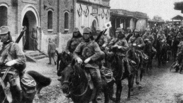 1945年4月，正在焦急等待109骑兵连队返回的日军司令部，得到