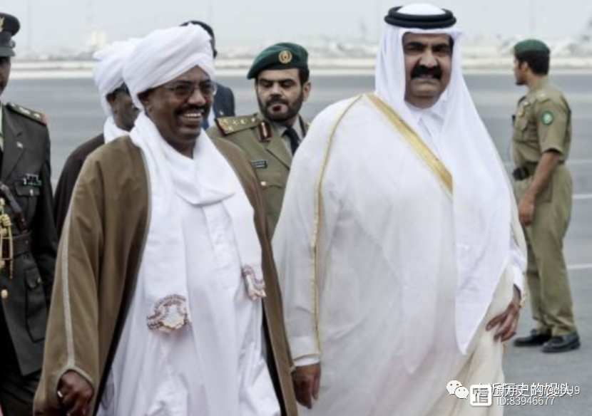 1995年，卡塔尔国王外出度假，没成想让王储直接夺了王位，结局出乎意料