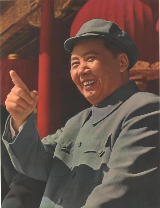 毛主席被邓颖超“催诗”，熬夜两晚，写下一首词，回复说：不满意，你就改！